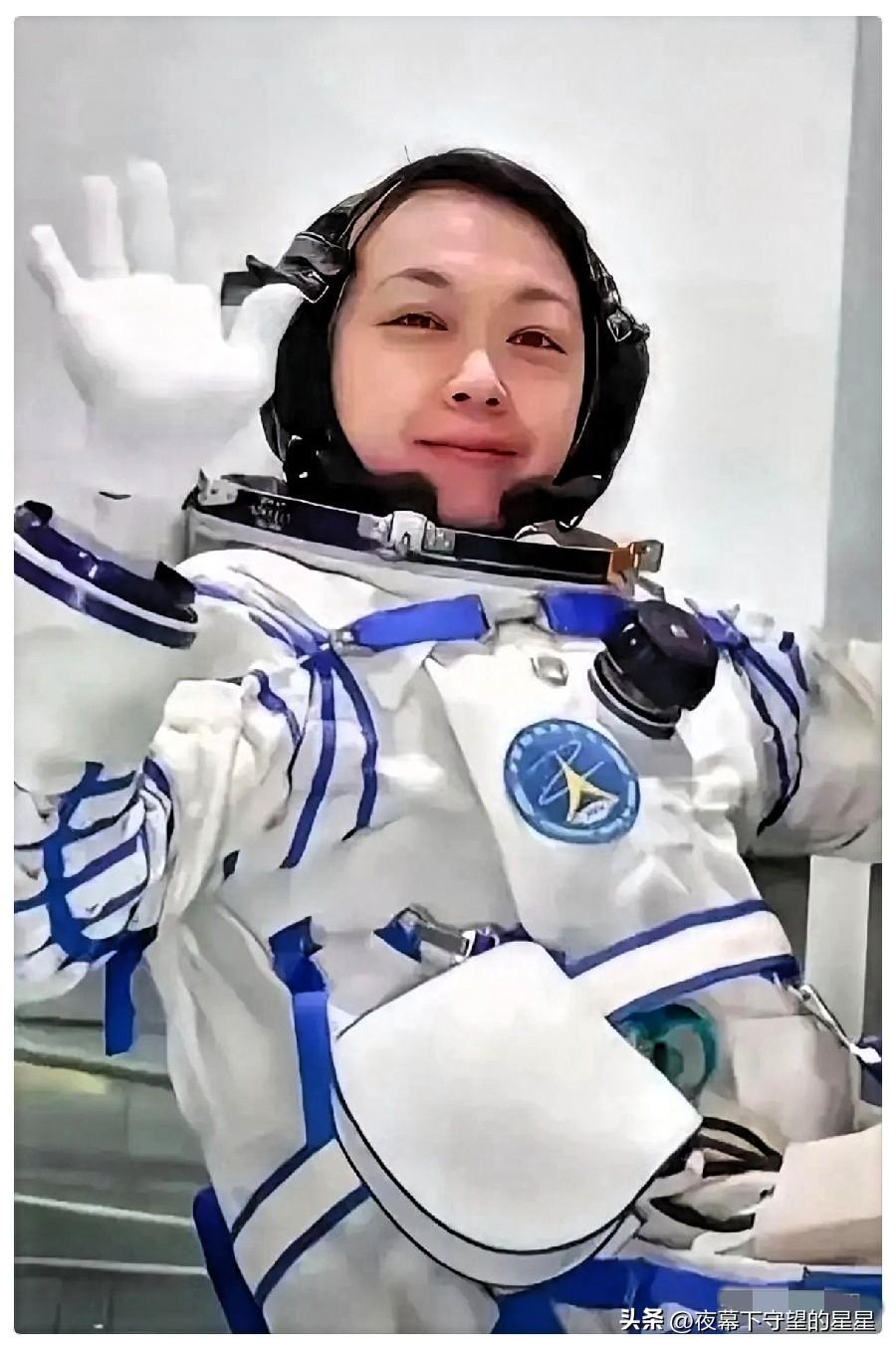一个香港路政署高级工程师，突然辞去公职，带着11岁的龙凤胎和9岁小女儿，举家搬到