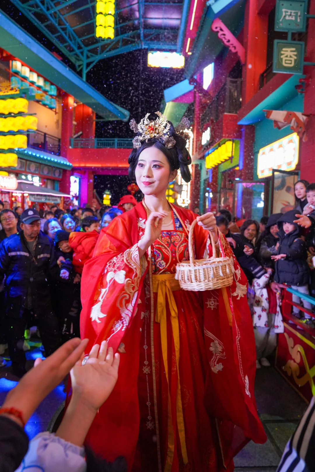 广东版大唐不夜城，住进山水之间，逛山谷庙会，亲子这样玩