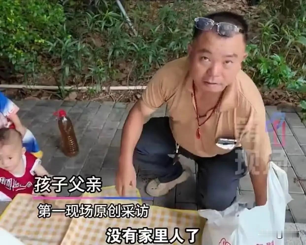 深圳地铁口躺着的三个小孩子真相大白了。这三个小孩子不是没人要的流浪孩子。他们的父