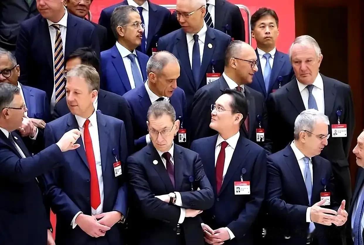 美企大佬组团访华！苹果、波音、高盛齐聚北京，关税战阴云下有啥新动作？

2025
