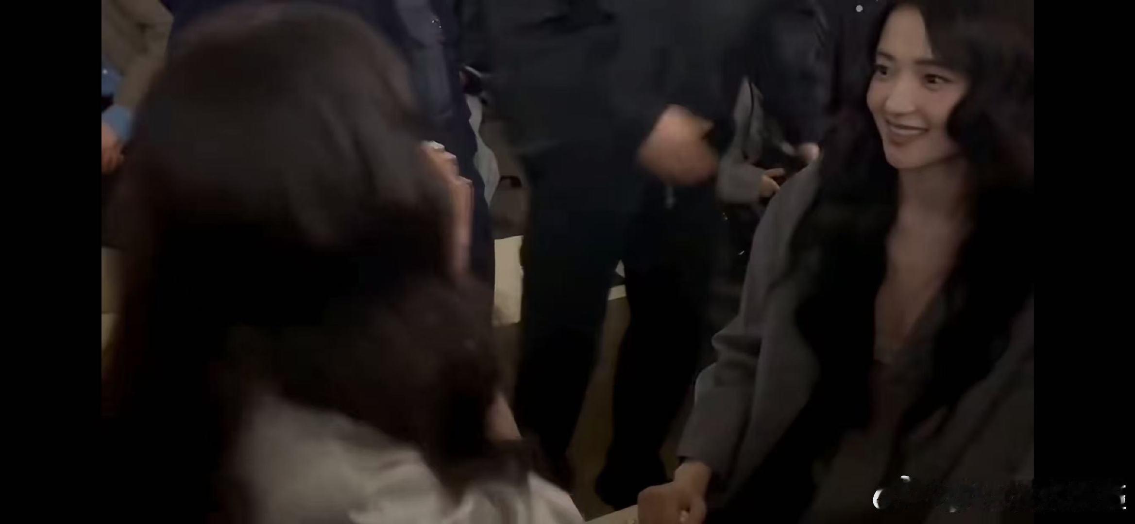 金泰梨看了三生三世十里桃花 杨幂金泰梨讨论三生三世 杨幂Prada顶级待遇 破防