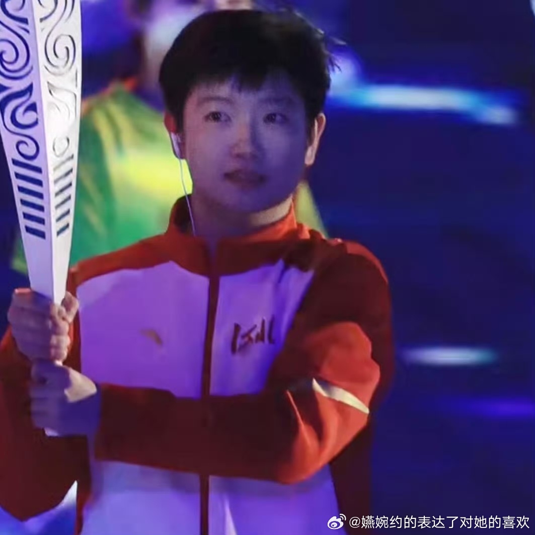 模模糊糊的也能看出美而萌之[哇] ​​​