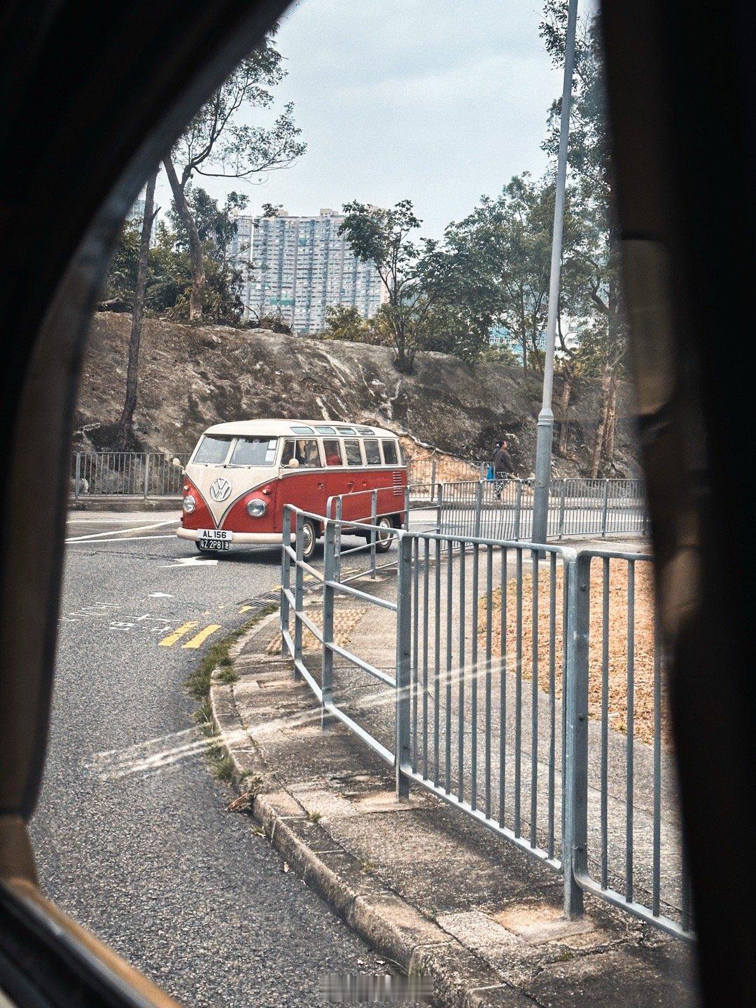 恭喜袁老师👏👏👏你知道看到一台1961年的T1行走在路上，有多魔幻和多不真