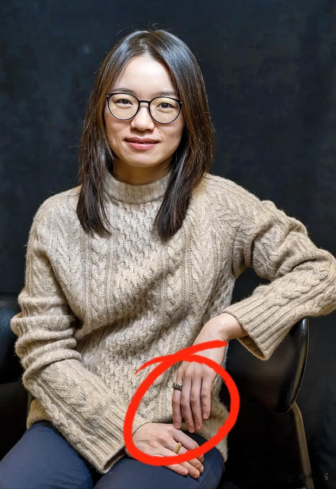菲尔兹奖王虹被群嘲！
戴奢侈品就不配当学者？真正的偏见该醒醒了
 
本是为国争光