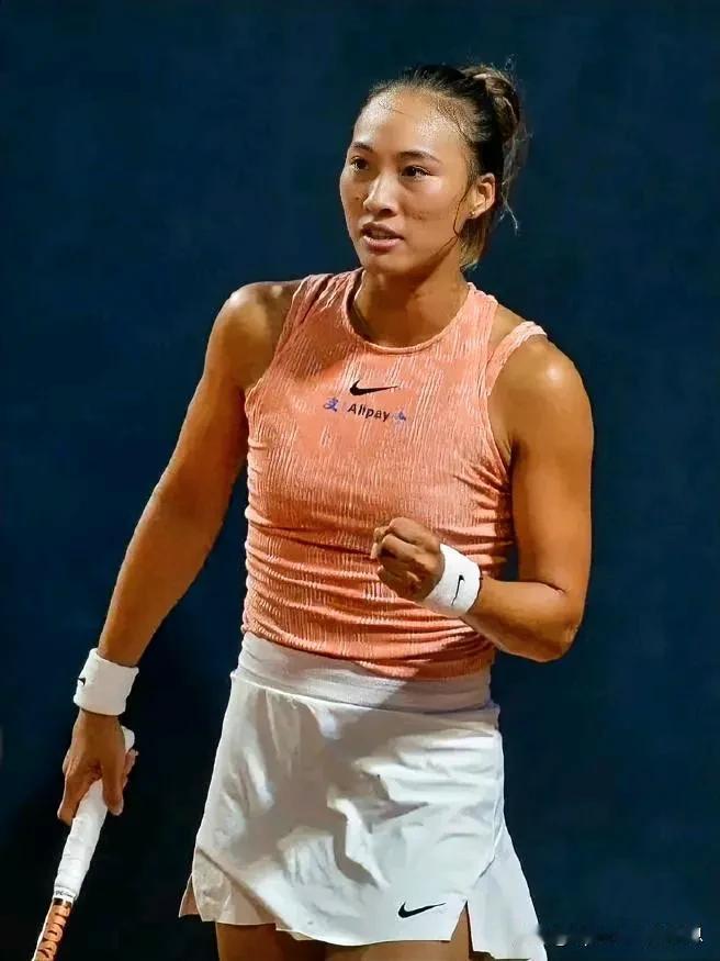 WTA250意大利巴勒莫站，今夜上演女单决赛，郑钦文对阵捷克名将穆霍娃。
(北京