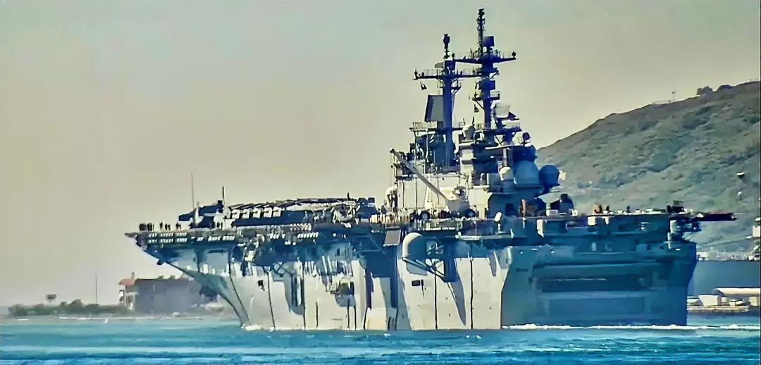 美军又派出了第2支登陆舰队，真要冲滩登陆吗？
美国在3月19日派出了“黄蜂”级两