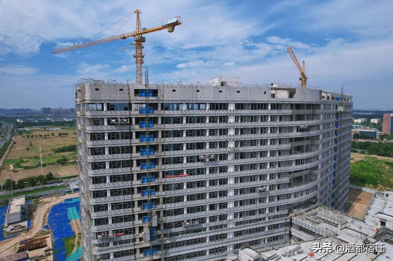 备受关注的国家区域医疗中心（江苏省人民医院宿迁医院）项目，自2024年7月动工以