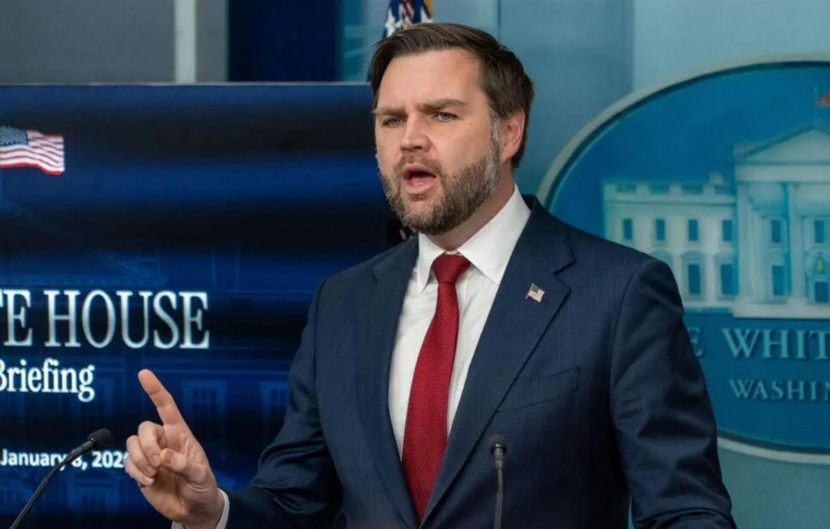 美国副总统万斯这次完全没有给以色列留情面，直接甩出一句话“特朗普是现在唯一同情你