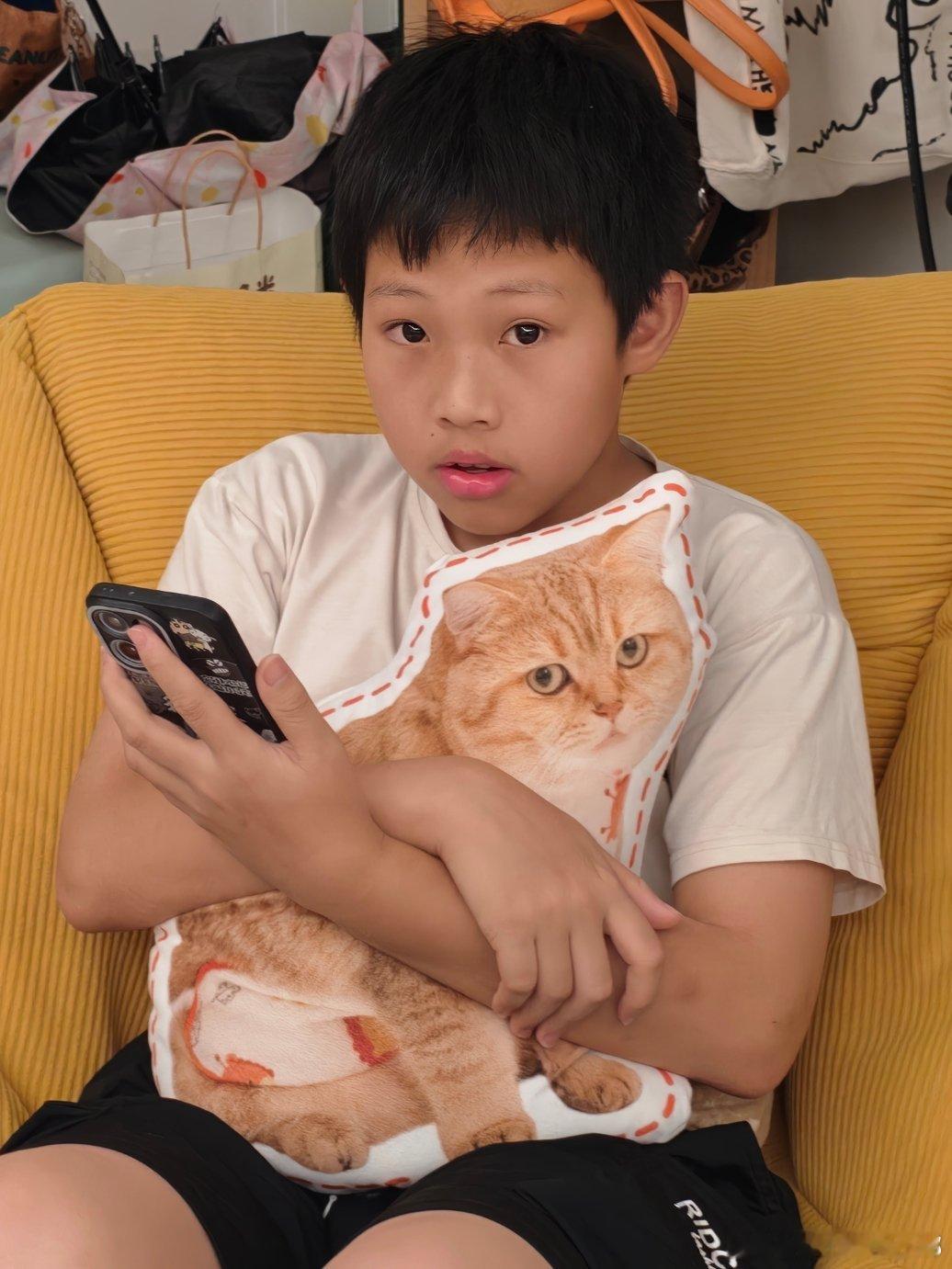 突然发现小孩哥跟小狗有点像 