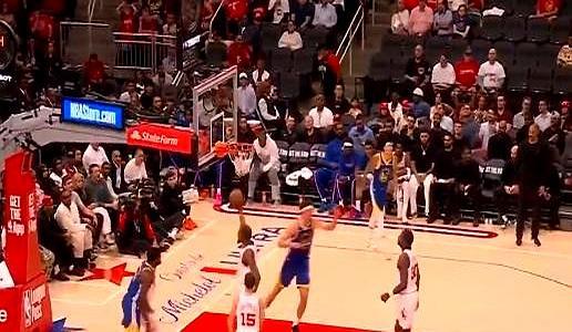 杜兰特站在罚球线上手竟然抖了。面对连库里都没上的勇士残阵，火箭竟然在自家门口，眼