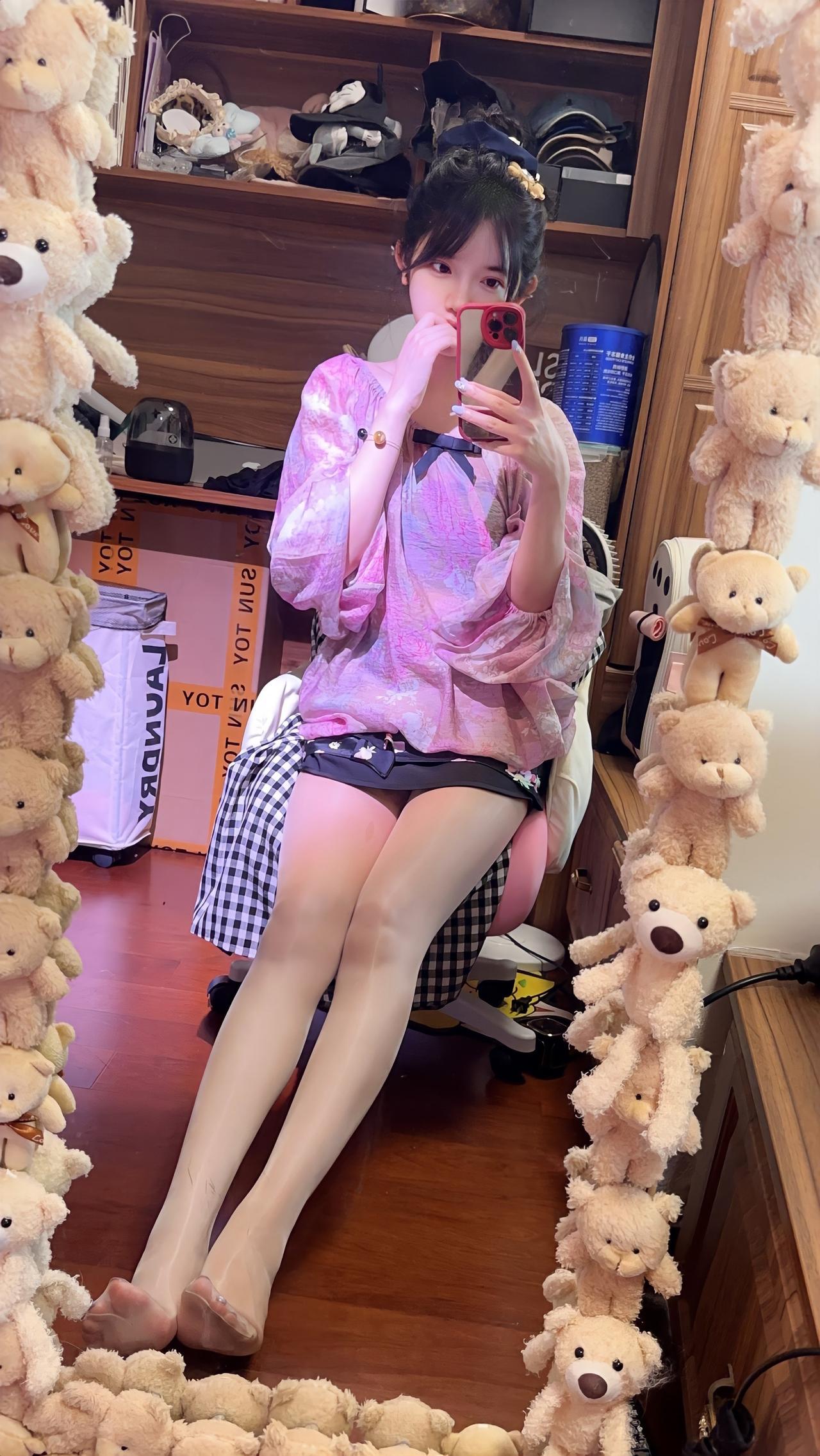 想要和你飞到宇宙外太空.
挑战每日穿搭不重样  为每一种未来 穿搭分享 穿搭喜欢