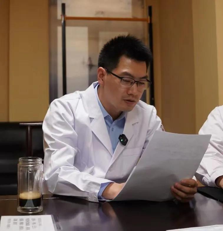 骨科医生让你多休息，真的不是乱说！
患者朋友对于休息不太理解，说我大老远跑医院来