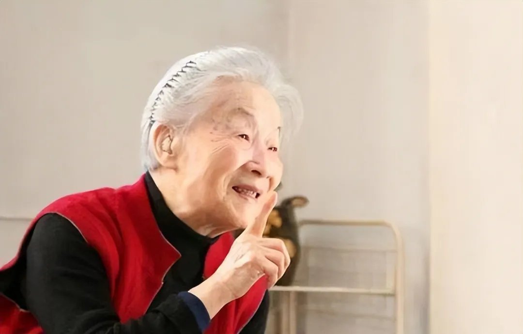 杨绛先生说“人这一辈子，一定要照顾好自己，除了健康，什么都不是你的。少生气，少计