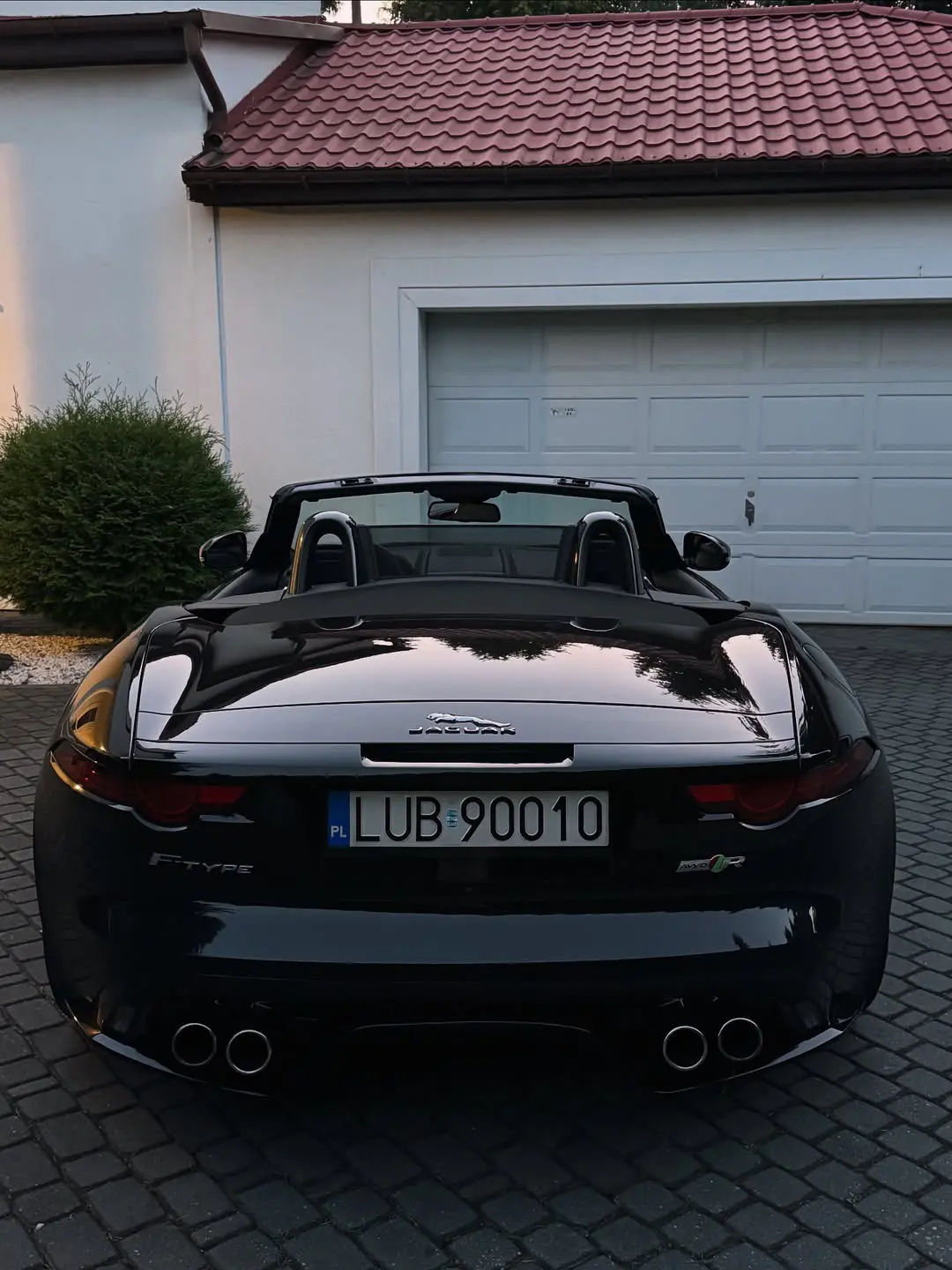 Black Jaguar FtypeR.