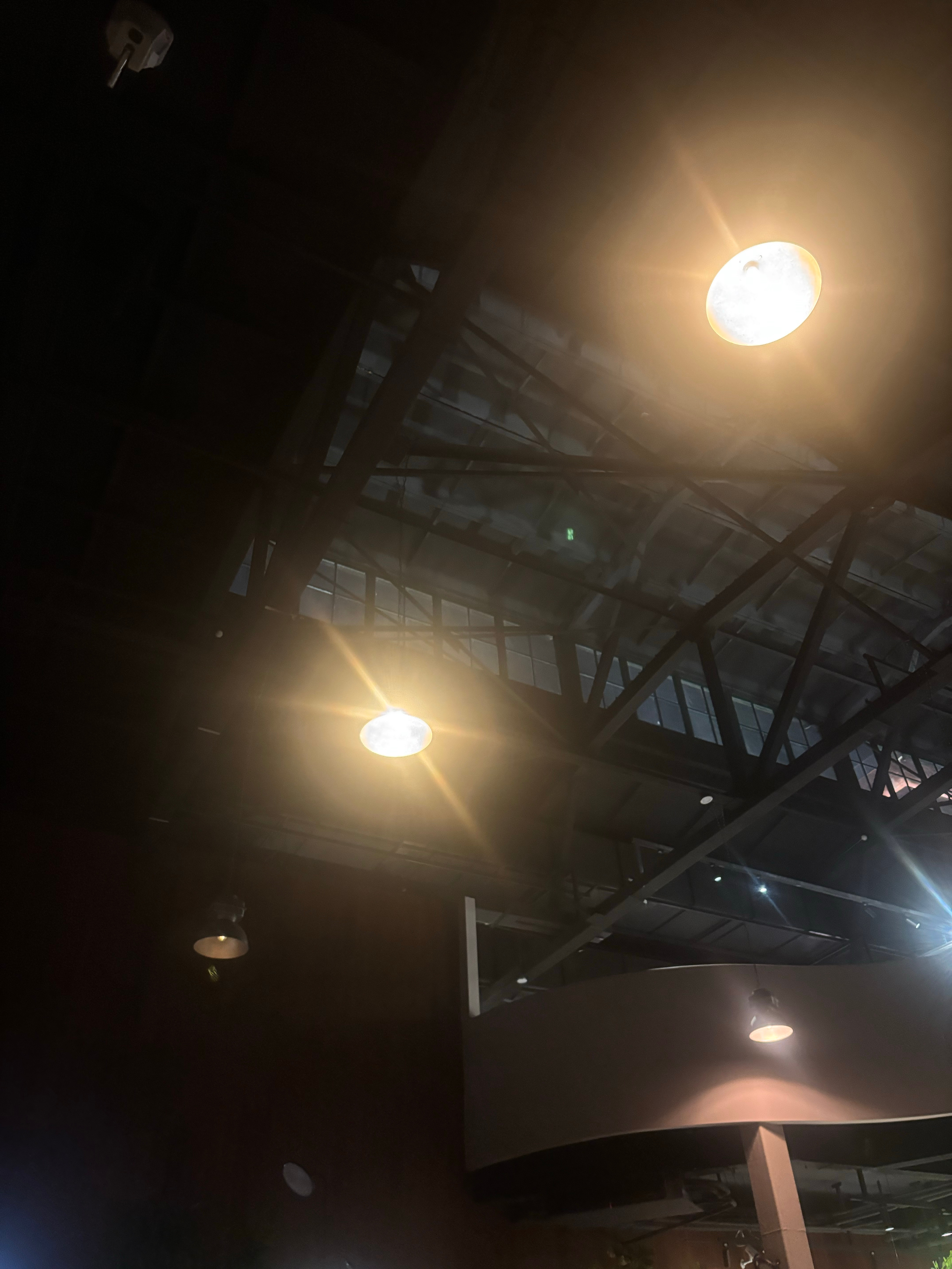从中午呆到现在，一直在想怎么做内容，看到那些优秀的同行，有内容、有流量的同行，我