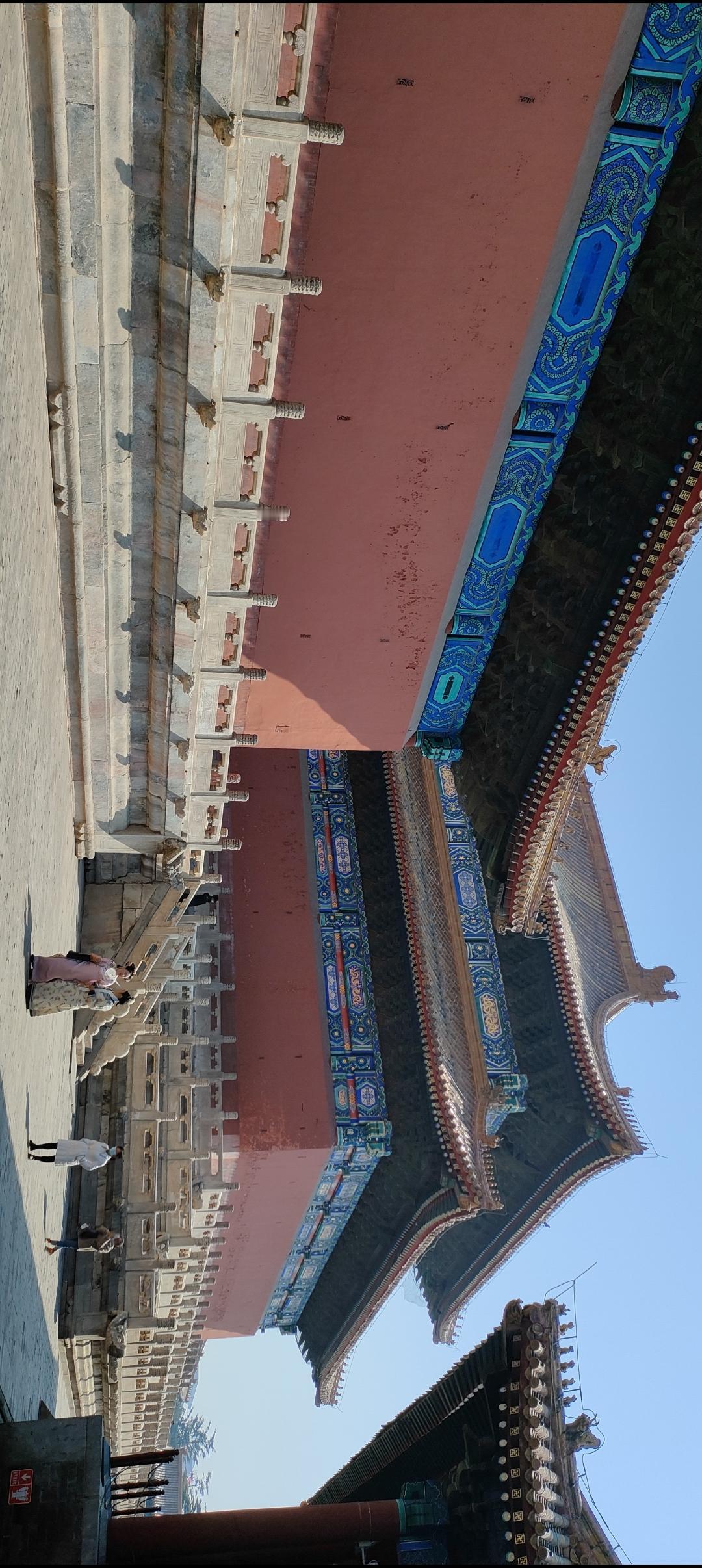 探访故宫，感受皇家建筑的宏伟与精美。