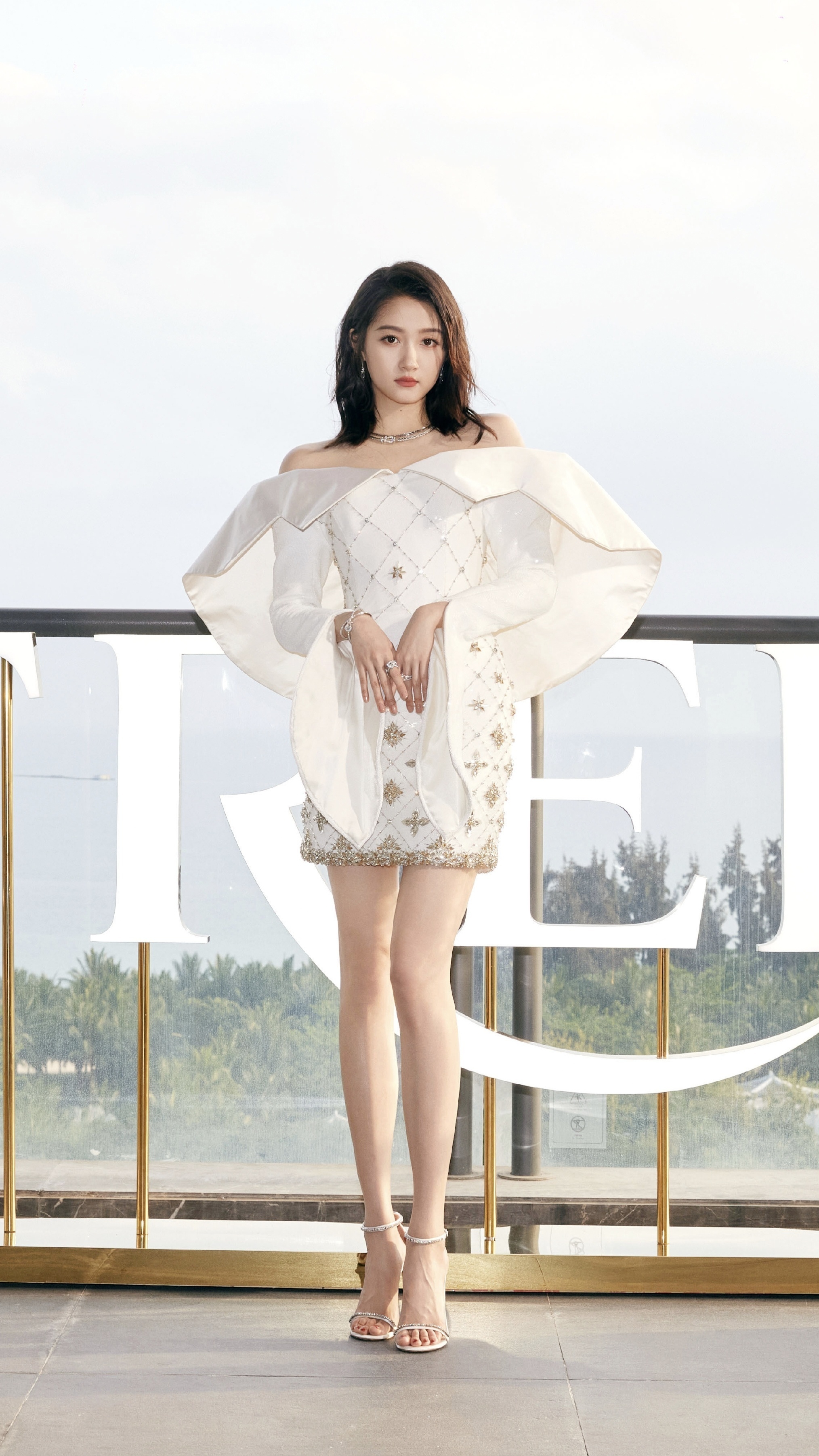 五四青年节青年演员关晓彤节日快乐，期待晓彤带来更多优秀的作品[好喜欢] ​​​