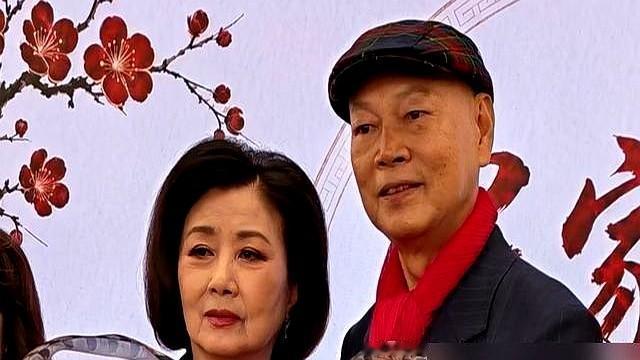 80岁，第四次患癌，罗家英连化疗都拒绝了，还在硬撑着接活。

刚过完80大寿，肝