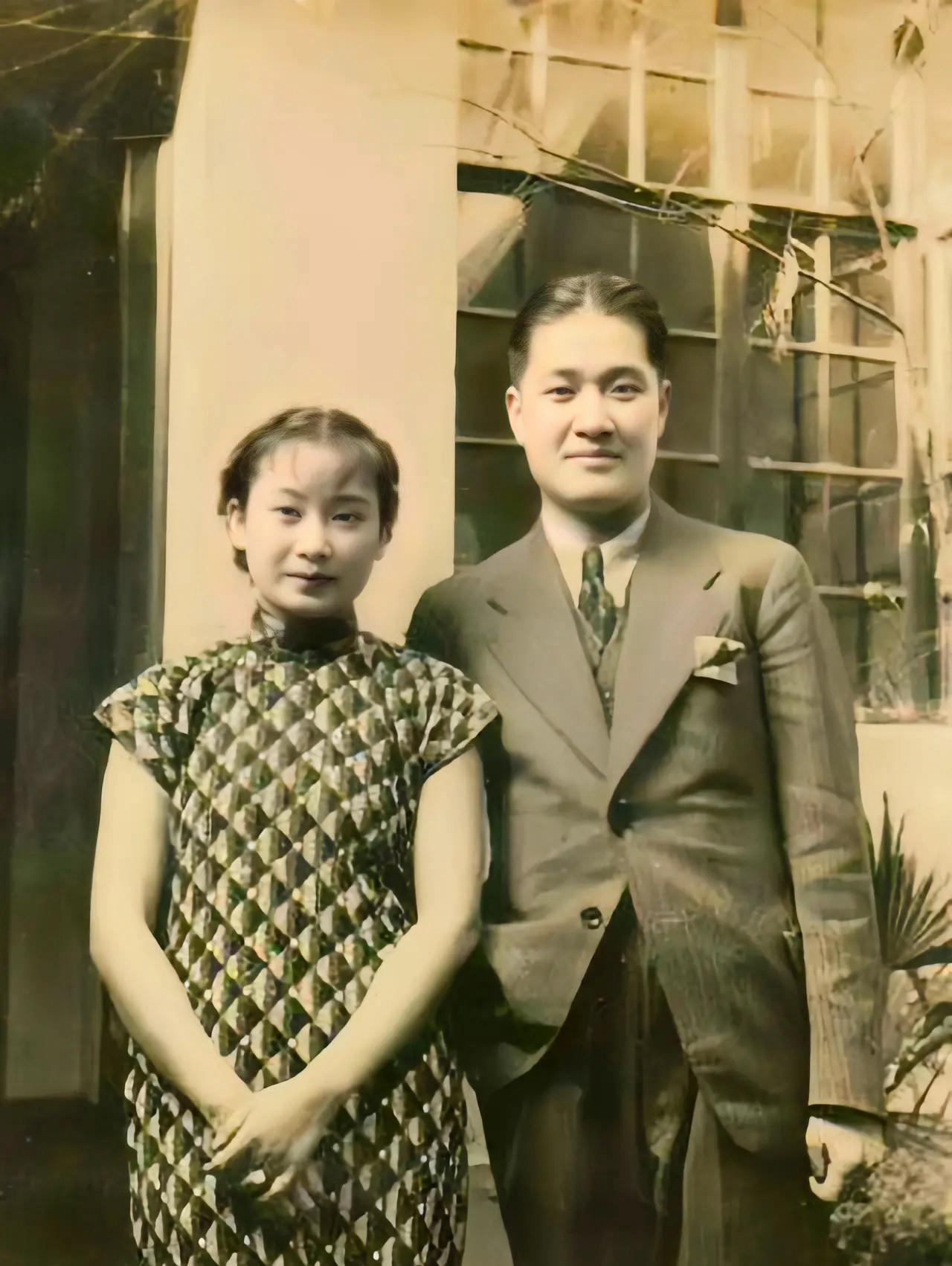 30年代，胡蝶与丈夫潘有声的一张合影，两人的身份在外界看起来并不对等，一个是电影