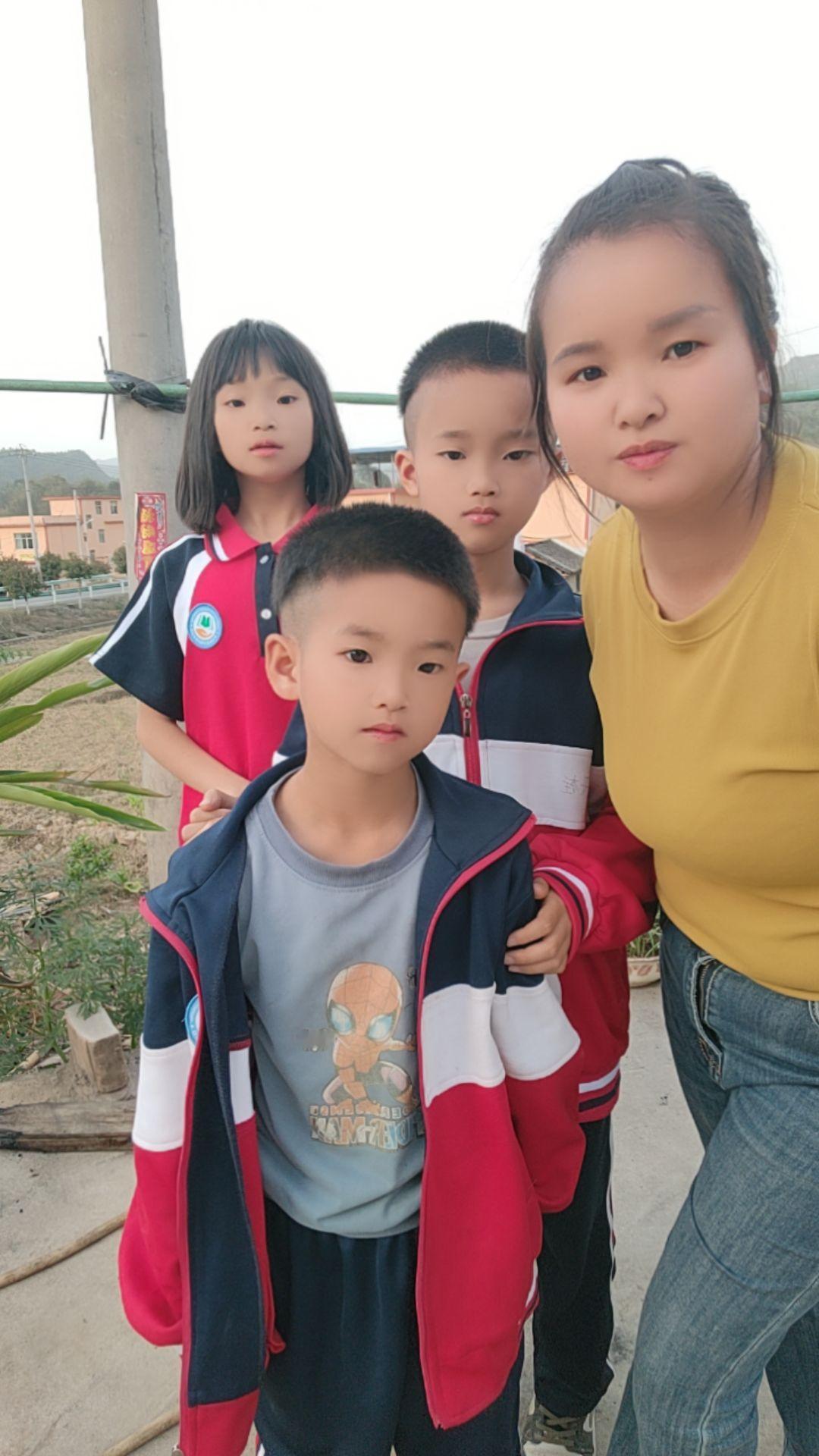 老公外地打工，我留守陪读，我也不知道为什么莫名其妙的对他发脾气，老公，眼泪才默默