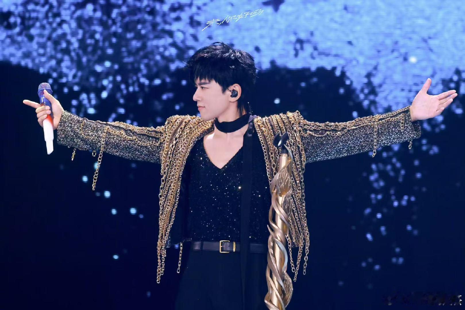 张杰列车即将停靠成都张杰奔赴成都，列车即将到站，炸裂舞台值得所有期待 