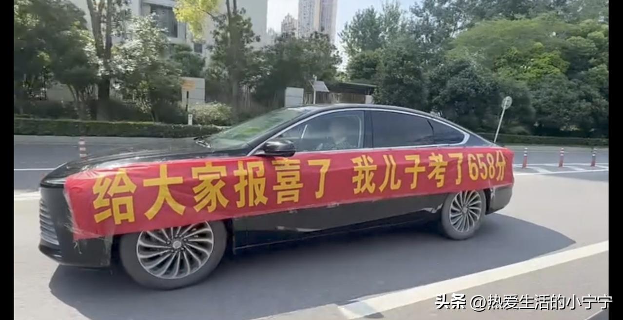 路上偶遇，这是孩子给父母最好的礼物！也是父母最引以值得炫耀的时刻！
    但除