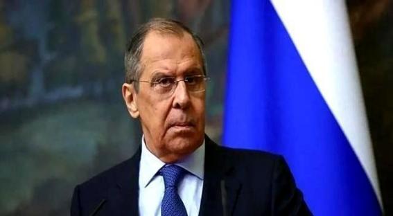 刷到一个说法
后背一凉。
俄罗斯的遭遇像带血警示，突然发现我们和世界绑定太紧，被