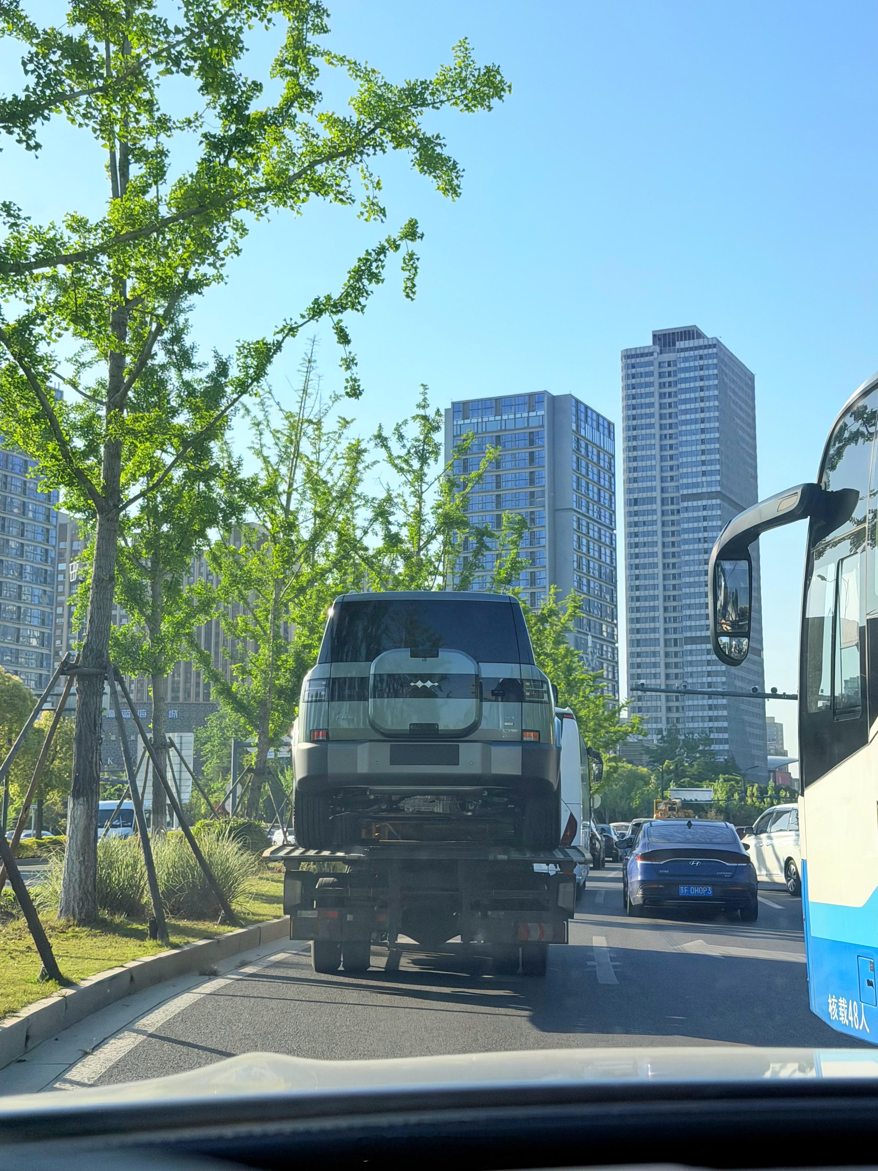 不要吵了不要吵了，你们的方程豹钛7在发运了 