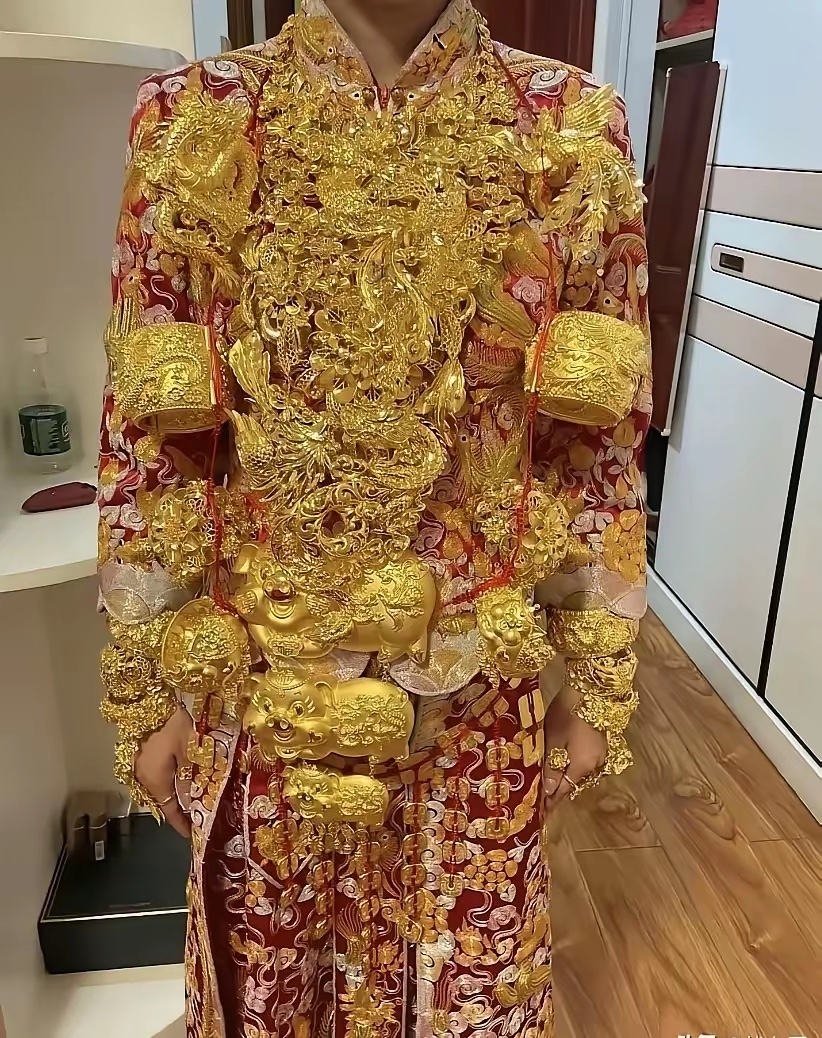 以现在的金价，这一身值多少钱 