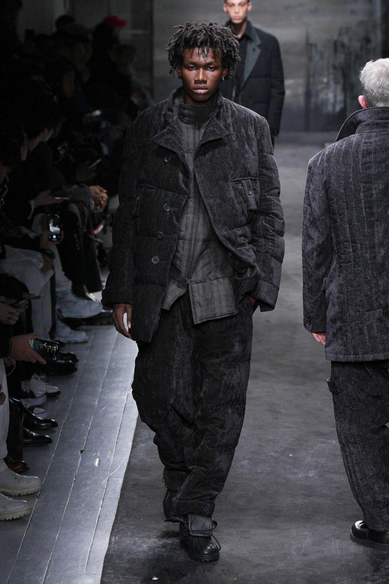 Yohji Yamamoto F/W 2025 Menswear • 明显能看得