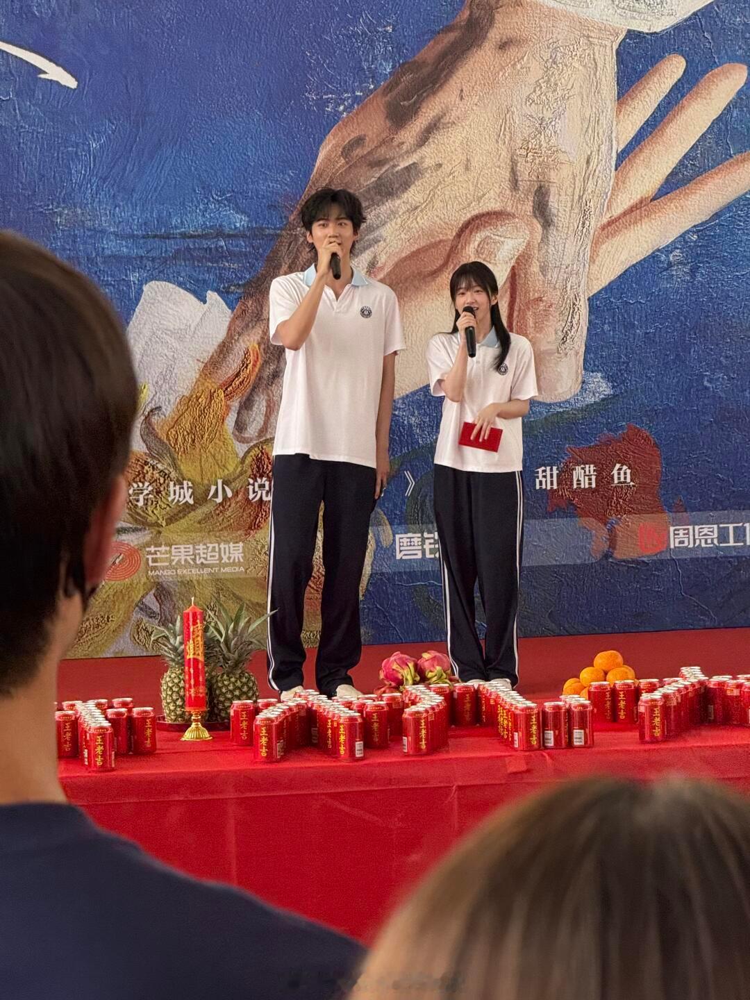 周柯宇 包上恩《炽夏》开机大吉！俊男美女好养眼啊啊啊！[抱一抱][抱一抱][抱一