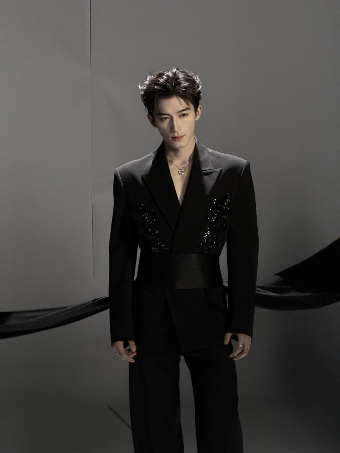 王星越我还是那个看云做梦的人王星越24岁生日发文 王星越24岁生日发文，王星越我