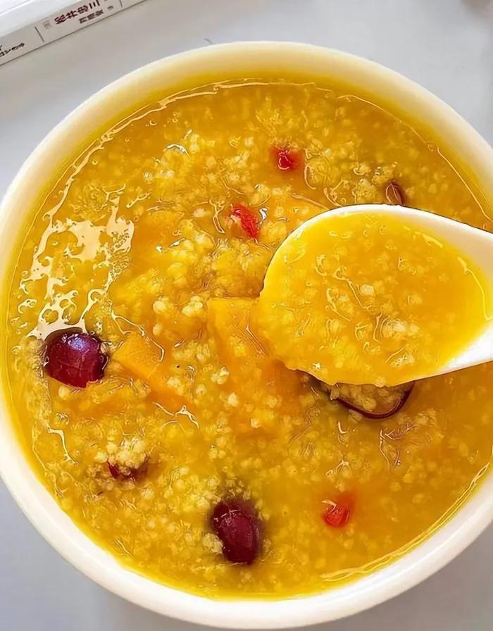 养生最大的坑，别瞎折腾，老了乱补一通！结果上火、腹胀、烧心，钱花了，脾胃先垮了。