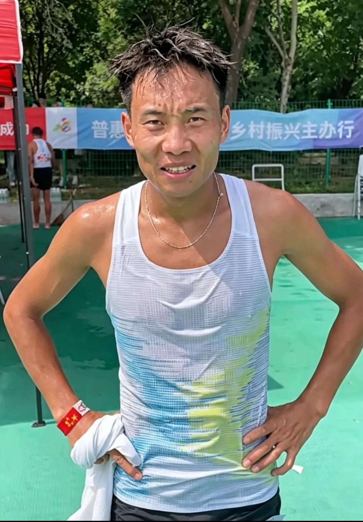 何杰下半年锁定柏林、瓦伦西亚两场顶级马拉松！
9月柏林直面破二名将萨维，12月瓦