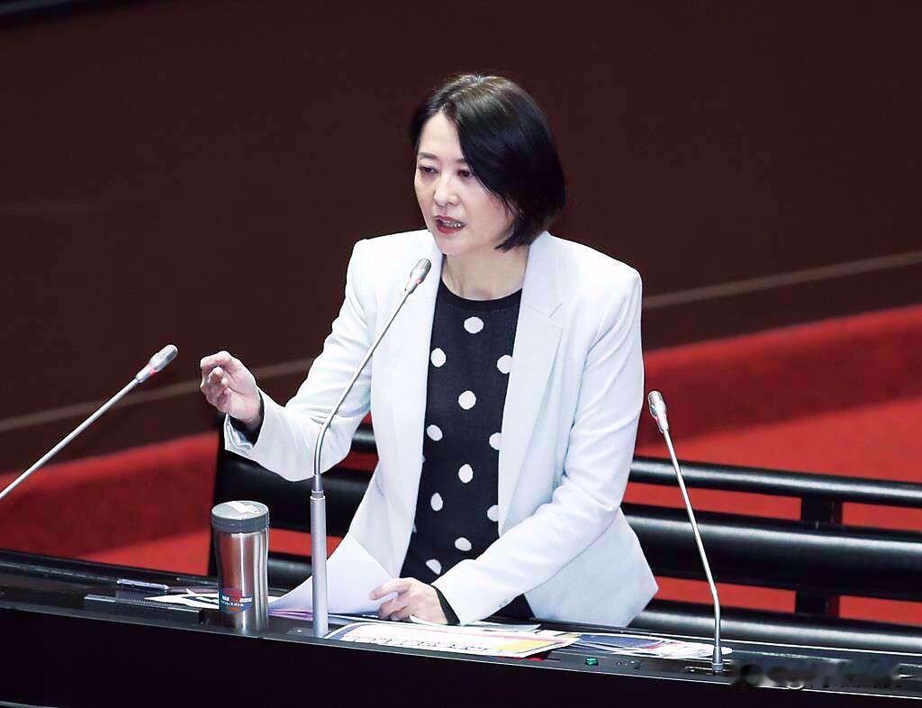 王鸿薇递核电延役案是为民进党解套，得不偿失!民进党的神主牌之一就是废核，现在看来