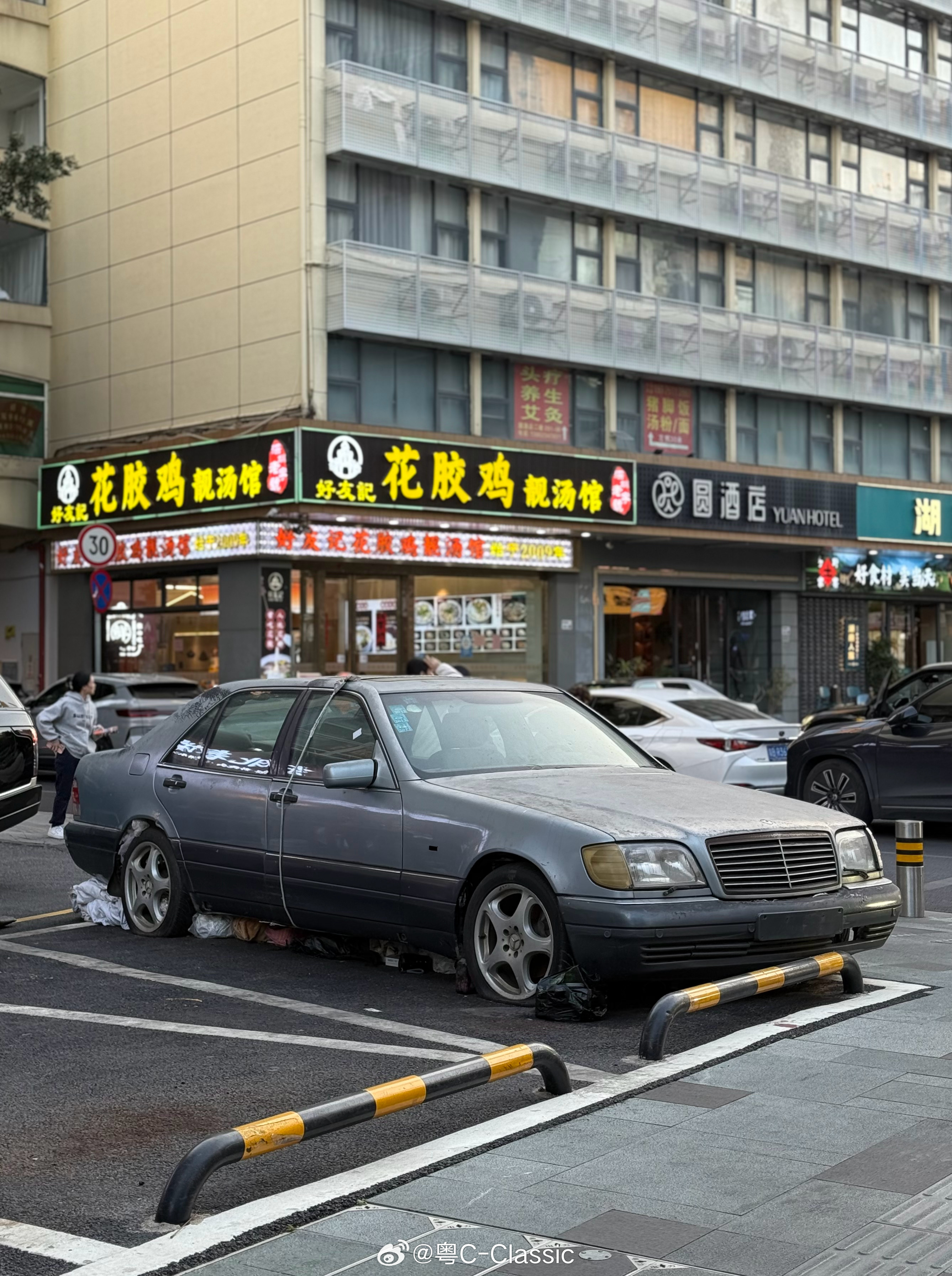 cars01豪车拍 静赏三台来自特区的三台经典虎头奔：梅赛德斯奔驰Mercede