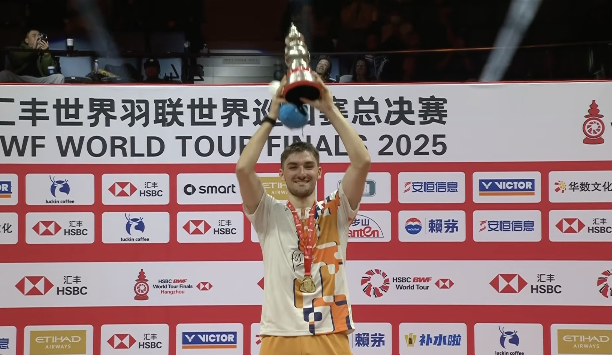 【🇫🇷小波波夫夺冠之路🏆】小组赛：21-13、12-21、21-19 🇩