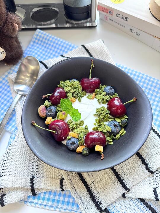 车厘子季又到了来做一碗高颜值希腊酸奶碗吧