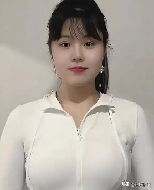 李月汝别犯傻啊，其她球员都在拍广告接代言赚钱，她却买了一支不赚钱的欧洲女子篮球队
