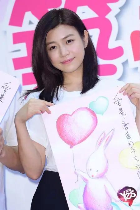 年轻时软组织会被戏称“包子脸“，但43岁这种脸优势显现
同龄人大部分面部干瘪，松