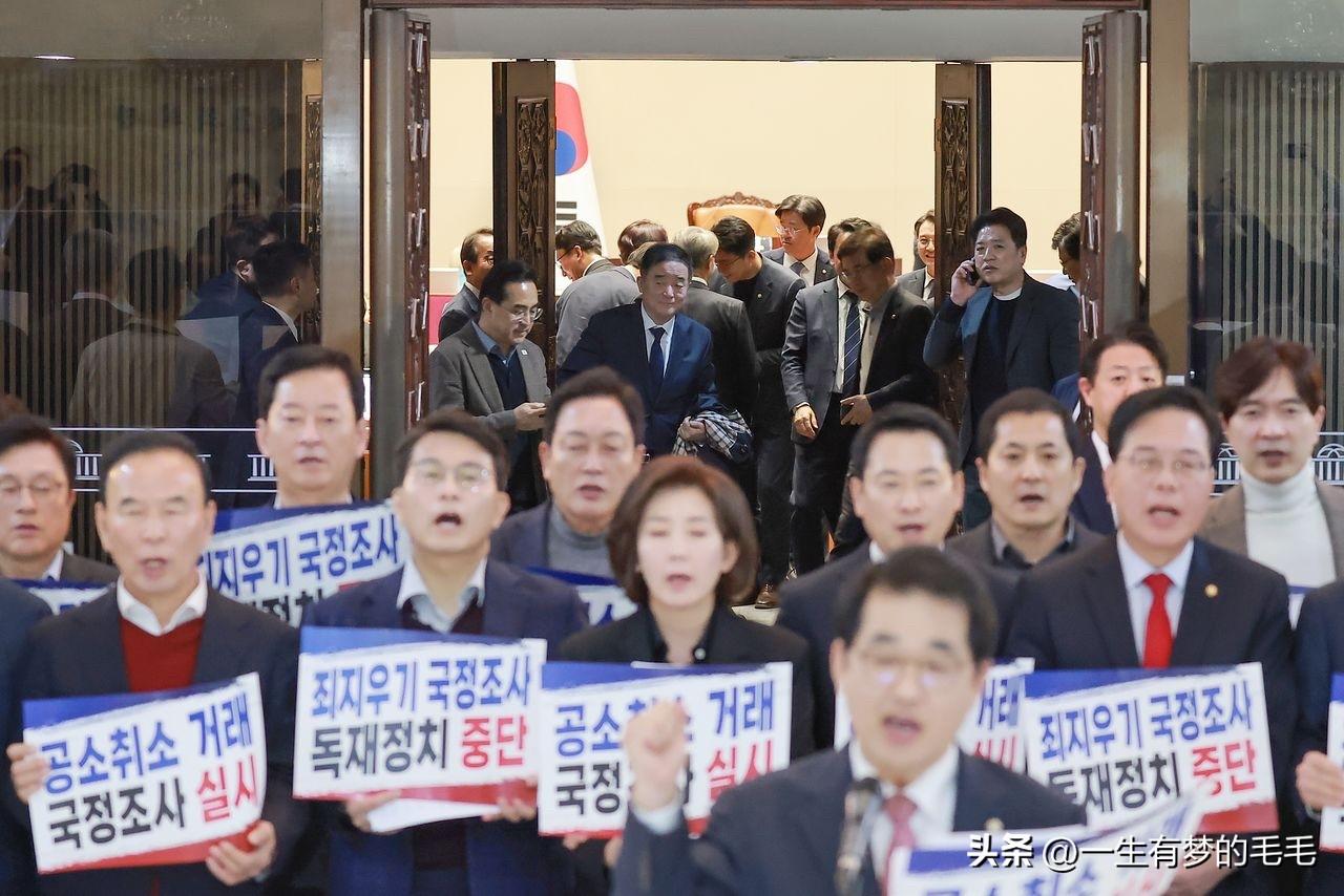 3月22日据韩国中央日报消息，韩国国会爆发重磅对决。由共同民主党主导的"查明尹锡