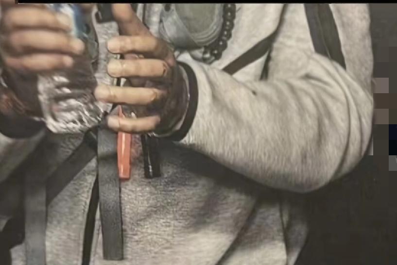 美军闪电突袭委内瑞拉！马杜罗被抓晒照羞辱，40人丧命太惨烈
 
 
当地时间20