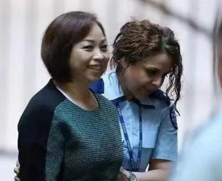 在澳洲的一间法庭内，一段跨越国界的悲剧终于落下了帷幕。廖彩霞，这名中国女子，因一