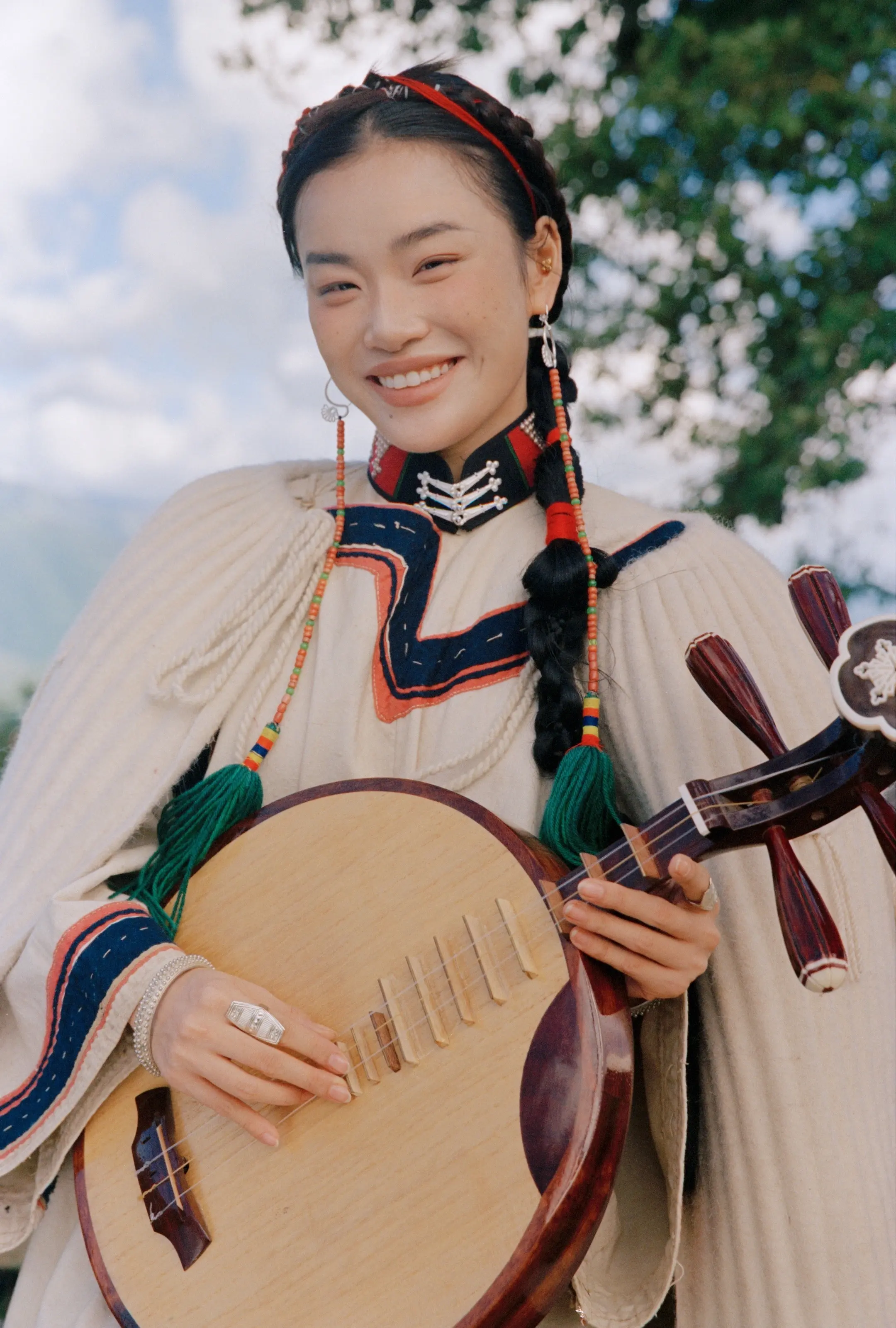 不要怕，百褶裙要像花儿一样绽放在凉山的土地上   📷