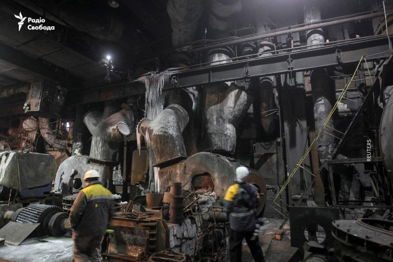 俄罗斯袭击后，乌克兰某热电厂内部的照片。昨天，记者们看到了破坏情况。袭击地点和时