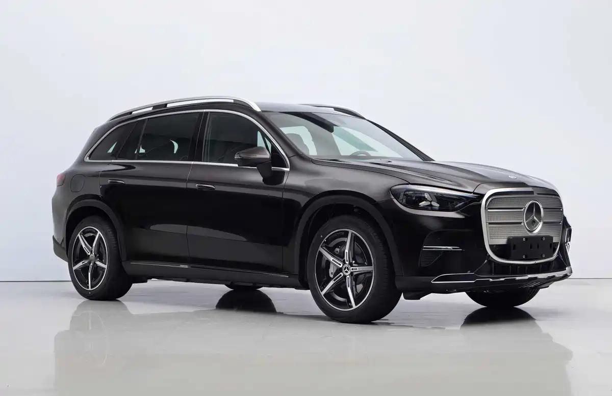 GLC轴距突破3米了。
当然，现在靠着空间大、设计好和品牌力恐怕还不够，大家都盯