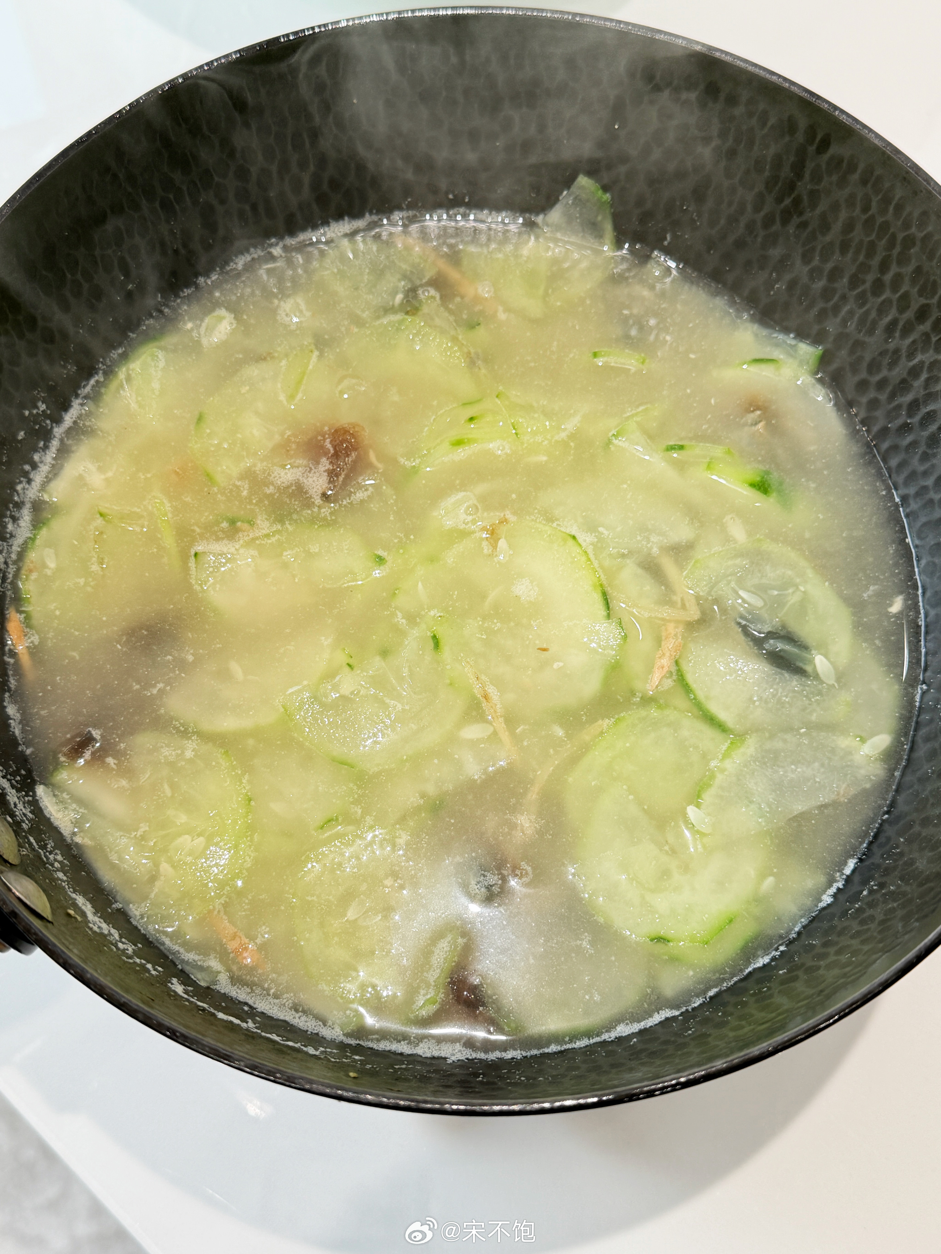 黄瓜皮蛋汤！出乎意料的鲜美好喝！ 