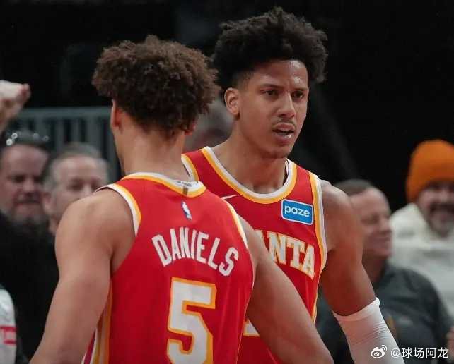 北京时间3月15日，NBA常规赛雄鹿客场对阵老鹰，字母哥继续因伤缺席。杰伦23+