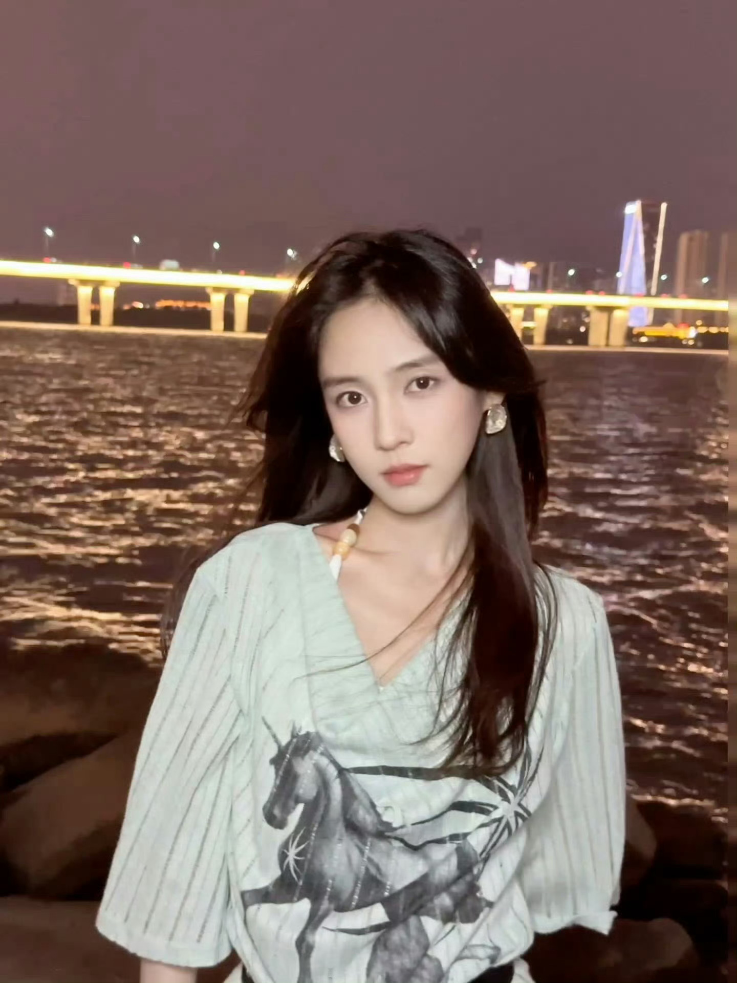 曝花少8小妹王可不认识，但吃瓜不信瓜。！已经上过好几次当了。还是等正式官宣吧。感