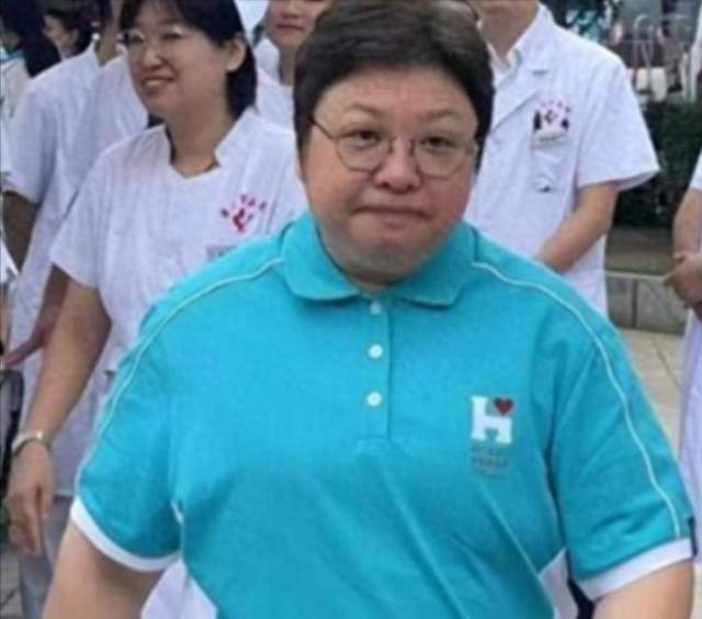 救护车、假慈善风波水落石出后，55岁的韩红，到底还要“躲”多久